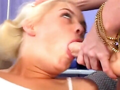 ベビーシッター, フェラチオ, イく瞬間, 指いじり, 毛深い, 剃毛, ガリガリ, 三人