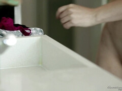 デカパイ, 茶髪の, 巨乳な, 顔面騎乗, 熟年, 自然山雀, ピアス, コキ