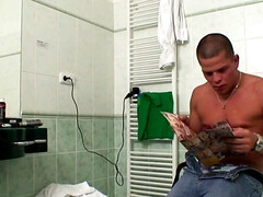 Salle de bains, Gros seins, Sucer une bite, Brunette brune, Attrapée, Tromperie, Tchèque, Réalité