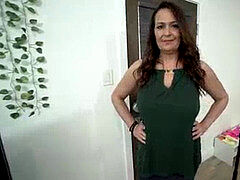 Tante, Bad, Blasen, Braunhaarige, Fingern, Handjob, Milf