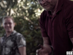 Gros seins, Sucer une bite, Brunette brune, Suçant, Tabou, Adolescente, Plan cul à trois, Nénés