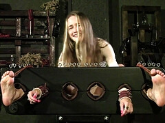 緊縛, ブロンド, ボンデージ, 気狂い, 足, フェティッシュ, オマンコ, オッパイの