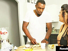 Belle grosse femme bgf, Grosse bite, Noire, Brunette brune, Gym, Branlette thaïlandaise, Tatouage, Branlette espagnole