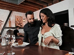 Grosse bite, Gros seins, Sucer une bite, Brunette brune, En levrette, Fille latino, Mère que j'aimerais baiser, Chatte