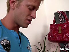 Mooi, Blond, Rondborstig, Omie, Masturbatie, Rijpe lesbienne, Moeder die ik wil neuken, Kut duiken