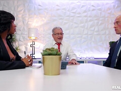 Leie, Amerikanisch, Grosser arsch, Kehlenfick, Schwarz, Hardcore, Büro, Tätowierung