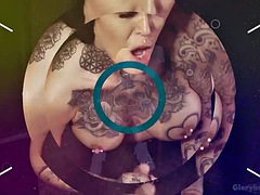 Lieveling, Grote lul, Grote mammen, Blond, Handbeurt, Hardcore, Zuigen, Tieten likken