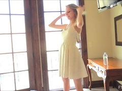 Acercamiento, Vestido, Abierta, Tacones, Masturbación, Público, Solo, Bajo la falda