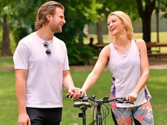 ブロンド, フェラチオ, バック, 指いじり, 手コキする, キス, オナニー, ガリガリ