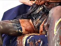 Rijpe lesbienne, Alleen