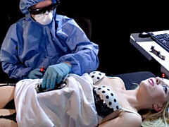 Gros cul, Grosse bite, Gros seins, Blonde, Sucer une bite, Médecin, Rasée, Maigrichonne