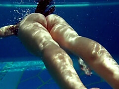 18 jahre, Grosser arsch, Ungarisch, Pool, Muschi, Solo, Eng, Unter wasser