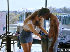 Grosse bite, Gros seins, Noire, Sucer une bite, Brunette brune, Noir ébène, Interracial, Nénés