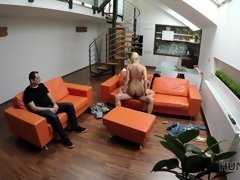 Blondine, Blasen, Gehörnter ehemann, Tschechisch, Hundestellung, Fingern, Hardcore, Hd