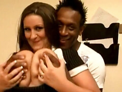Grosse bite, Gros seins, Noire, Noir ébène, Énorme, Interracial, Seins naturels, Actrice du porno
