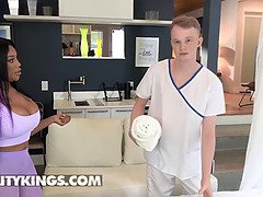 Tetas grandes, Mamada, Garganta profunda, Masturbacion con pies, Sexo duro, Natural, Aceite, Realidad