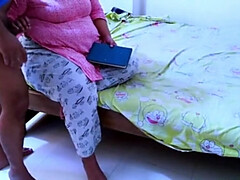 18, ぽっちゃり, デカ尻, 彼氏, イく瞬間, インド人, 生徒, ティーン