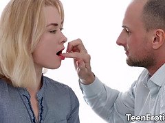 Tussi, Blondine, Blasen, Spermaladung, Kehlenfick, Schwanz, Handjob, Titten