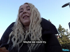 Amerikanisch, Blondine, Blasen, Lecken, Natürlichen titten, Im freien, Öffentlich, Muschi