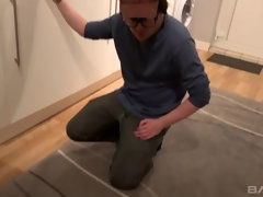 Pijpbeurt, Bruinharig, Sperma shot, Sperma in gezicht, Rijpe lesbienne, Tatoeage