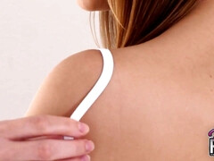 Braunhaarige, Vollbusig, Gesichtssitzen, Fingern, Lesbisch, Natürlichen titten, Muschi, Titten