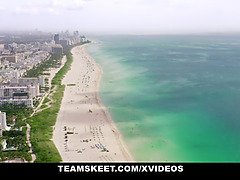 Grosser arsch, Grosser schwanz, Blasen, Braunhaarige, Spermaladung, Hd, Tätowierung, Titten