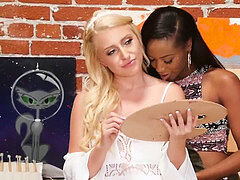 Lesbiana, Masturbación, Juguetes