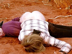 Enthousiasteling, Bondage discipline sadomasochisme, Grote kont, Vies, Openbaar, Roodharige vrouw, Ruw, Trio