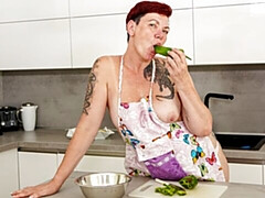 Amateur, Culo grande, Tetas grandes, Masturbación, Maduro, Pelirrojo, Cabello corto, Estriptis