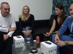 Incroyable, Brunette brune, En levrette, Branlette thaïlandaise, Lingerie, Masturbation, Mère que j'aimerais baiser, Jarretelles