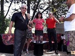 素人, アナル, 茶髪の, フランス人, 熟年, 淫乱熟女, アウトドア, 公共