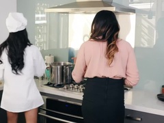 Поза 69, Жопа, Черные, На кухне, Лизание, Натуральные сиськи, На природе, Киски