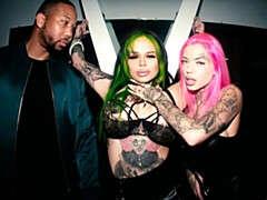 Gros cul, Grosse bite, Gros seins, Sucer une bite, En levrette, 2 femmes 1 homme, Mère que j'aimerais baiser