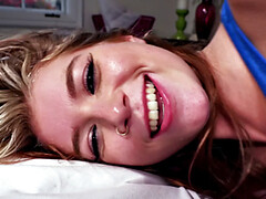 Anal, Doigter, Masturbation, Mamelons, Piercing, Chaussettes, Tatouage, Voyeur