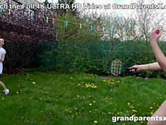 Blasen, Geile alte tussi, Hundestellung, Grossvater, Reif, Muschi, Eng, Titten