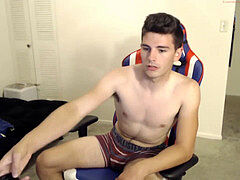 デカ尻, デカチン, 大学生