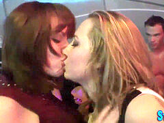 Enthousiasteling, Pijpbeurt, Naakte man aangeklede vrouw, Europees, Orgie, Feest, Realiteit, Tiener