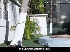 Sucer une bite, Brunette brune, Gorge profonde, Masturbation, Mère que j'aimerais baiser, Maman, Chatte, Belle mère
