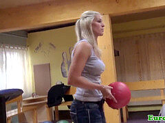 Europees, Sperma in gezicht, Naakt, Buiten, Kut duiken, Zuigen, Slet