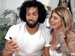 Rubia, Atragantadas, Pajear, Tacones, Interracial, Perforación, Nalgadas, Tetas