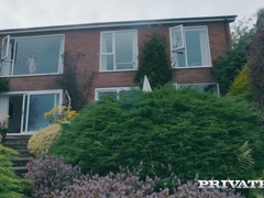 Sucer une bite, Brunette brune, Européenne, Faciale, Naturelle, Tatouage, Voyeur, Épouse