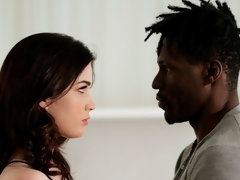 Arsch, Blasen, Braunhaarige, Handjob, Interrassisch, Küssen, Tätowierung, Titten