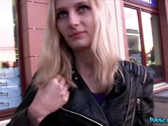 Leie, Arsch, Blondine, Masturbation, Geld, Im freien, Pov, Öffentlich