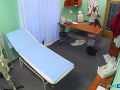 素人, フェラチオ, イく瞬間, 医者, 顔射, なめる, 看護婦, オマンコ