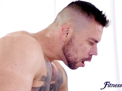 18 jahre, Tussi, Gesichtssitzen, Handjob, Italienisch, Realität, Flotter dreier, Titten