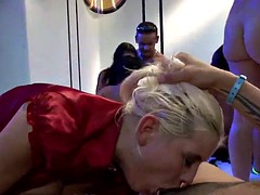 Gruppe, Hardcore, Öffentlich