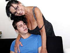 Leie, Grosser arsch, Grosse titten, Braunhaarige, Fingern, Handjob, Masturbation, Reif