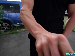 Blonde, Sucer une bite, Brunette brune, Couple, Argent, Plan cul à trois, Nénés