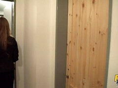 Blonde, Bondage, Tchèque, Queue, En levrette, Faciale, Talons, Chatte