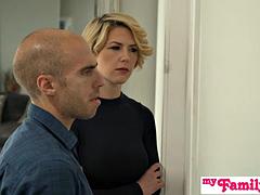 Gros seins, Sucer une bite, Éjaculation interne, Tir de sperme, Branlette thaïlandaise, Hard, Masturbation, Nénés